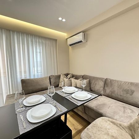 E&R Apartments At Myslym Shyri Tirana Exterior foto