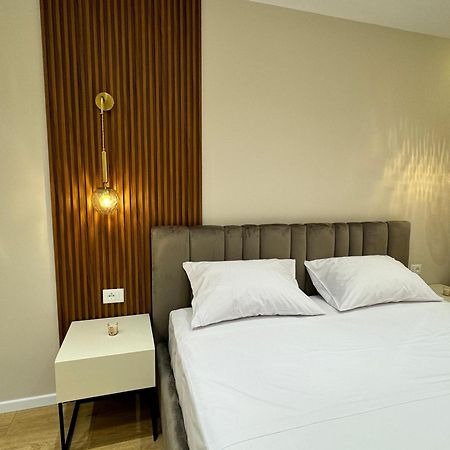 E&R Apartments At Myslym Shyri Tirana Exterior foto