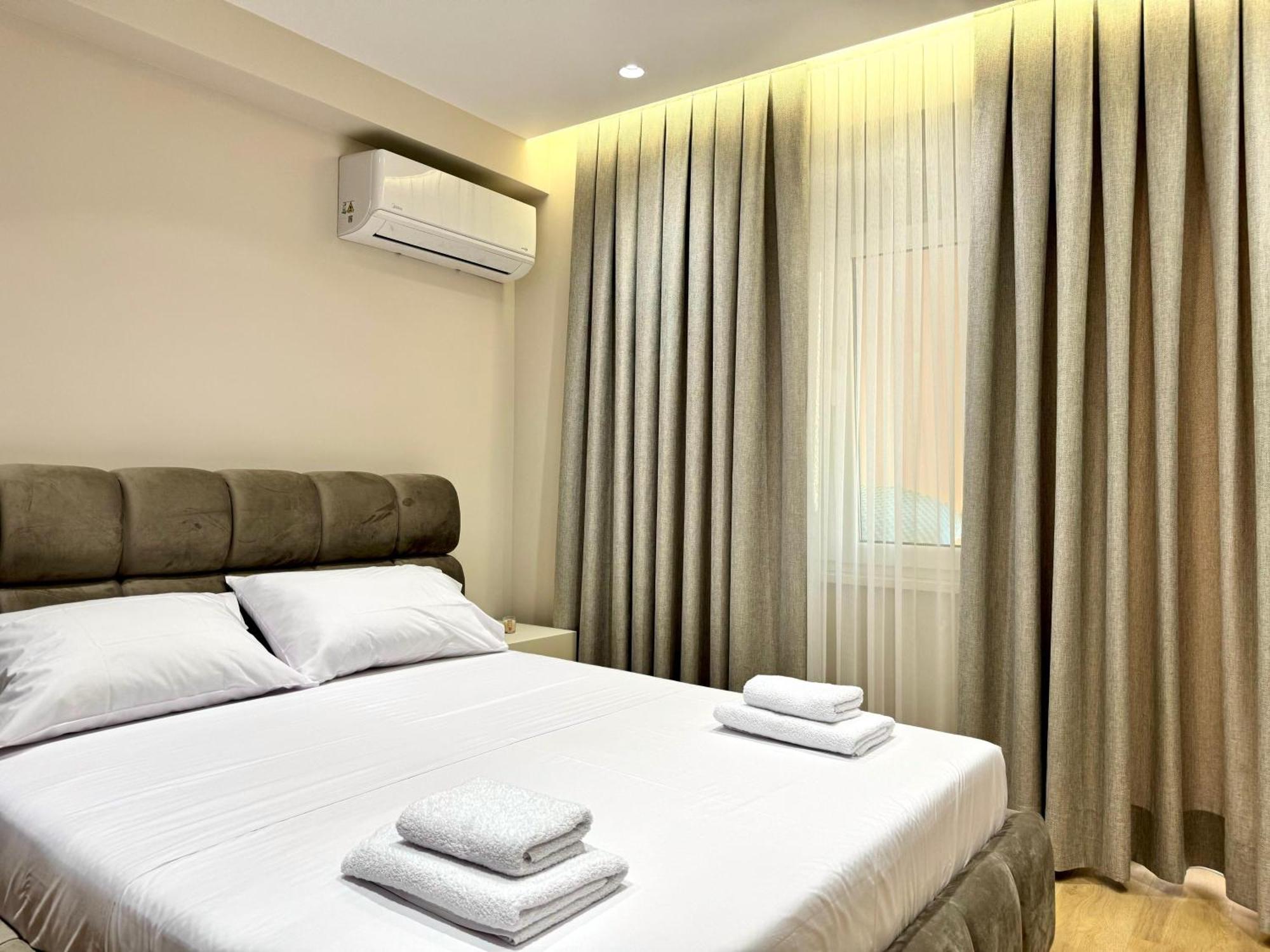 E&R Apartments At Myslym Shyri Tirana Exterior foto