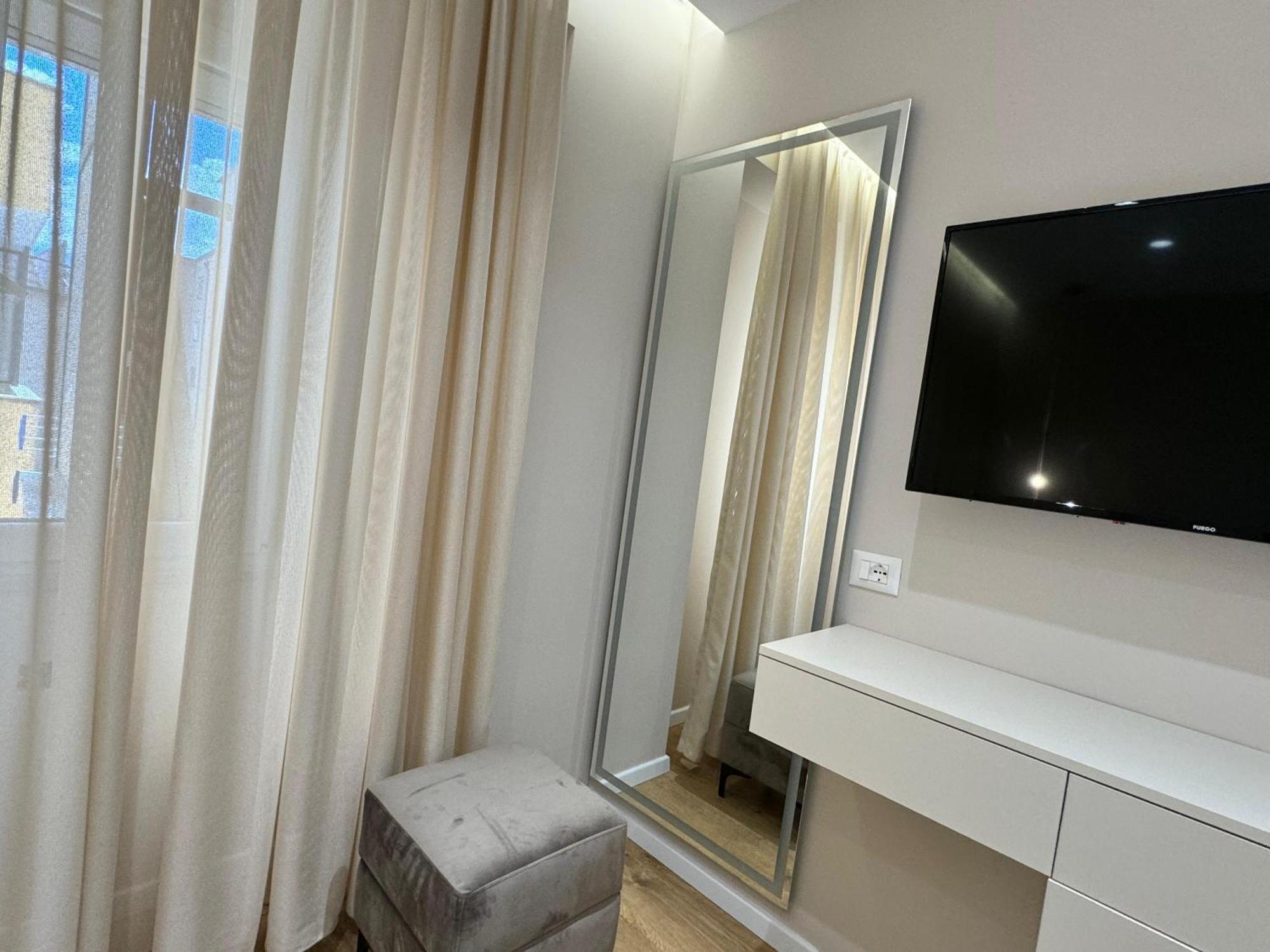 E&R Apartments At Myslym Shyri Tirana Exterior foto