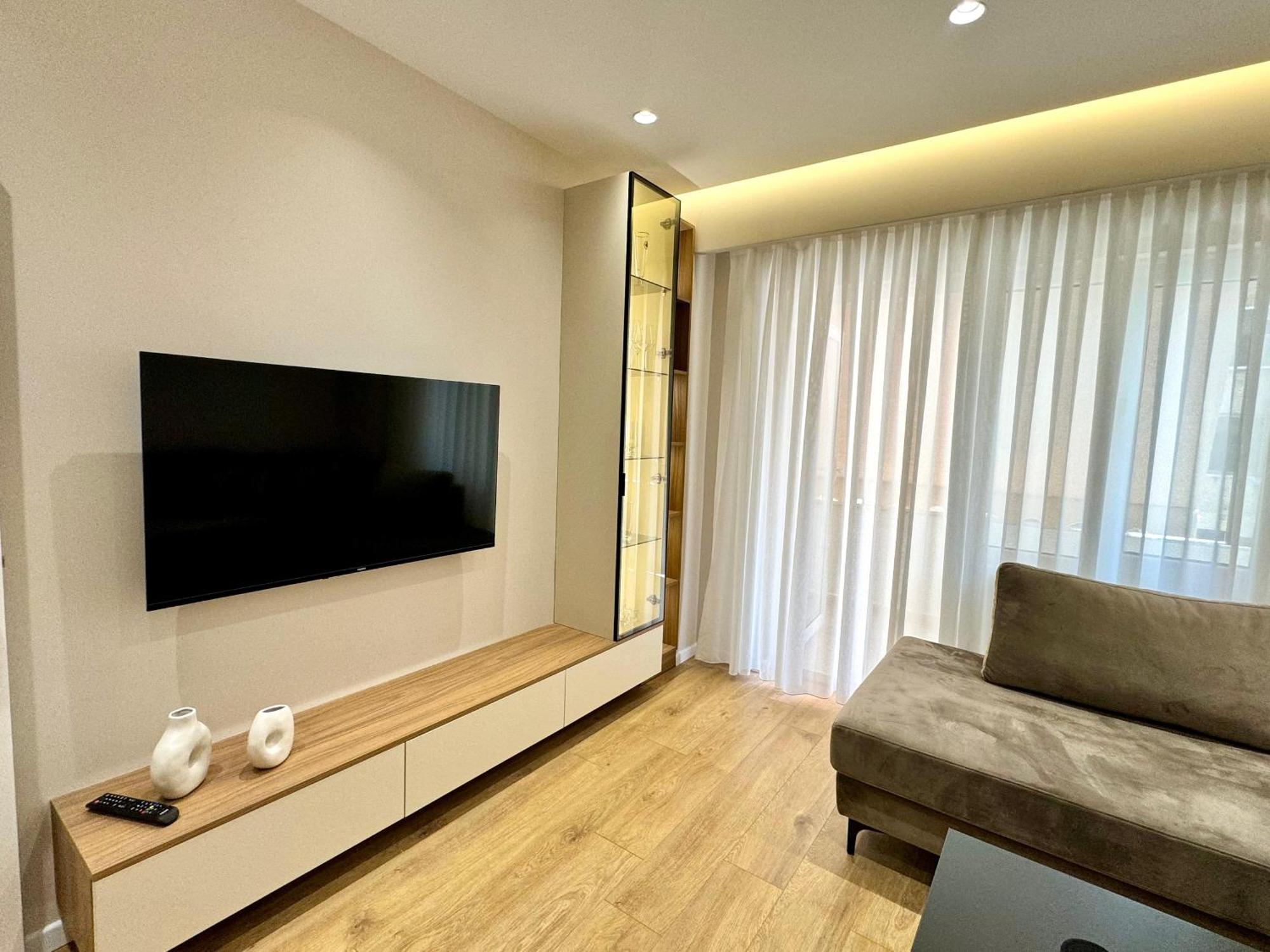 E&R Apartments At Myslym Shyri Tirana Exterior foto